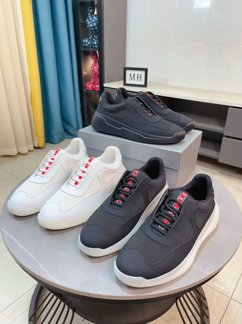 Men's shoes 💰420🌹🌹Prada is a luxurious and fashionable high-end product ✊🔥The perfect last shape and top-notch handcrafting make this shoe immediately create a strong aristocratic atmosphere. Imported first-layer cowhide with brogue carving crafts💋Genuine leather lining🎶Rubber combination outsole specially imported from France for leather shoes😍Color: Mysterious Black☕️Size 38～44